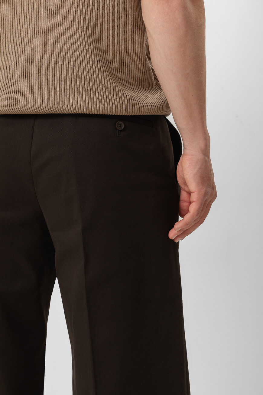 Товар коричневого цвета по низкой цене