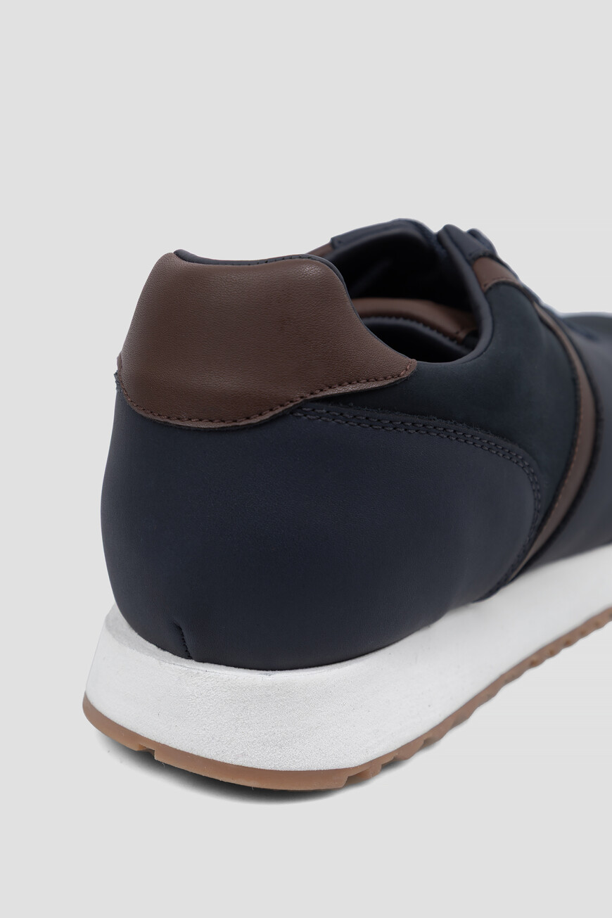 кроссовки  25418015 050 по распродаже