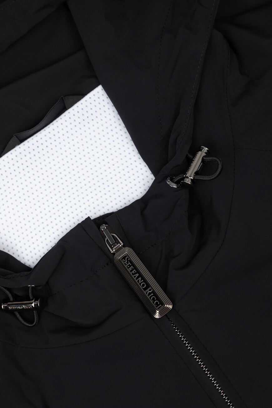 куртка  модель из коллекции explorer M6J5200060 PAEA2R 9005 на официальном сайте