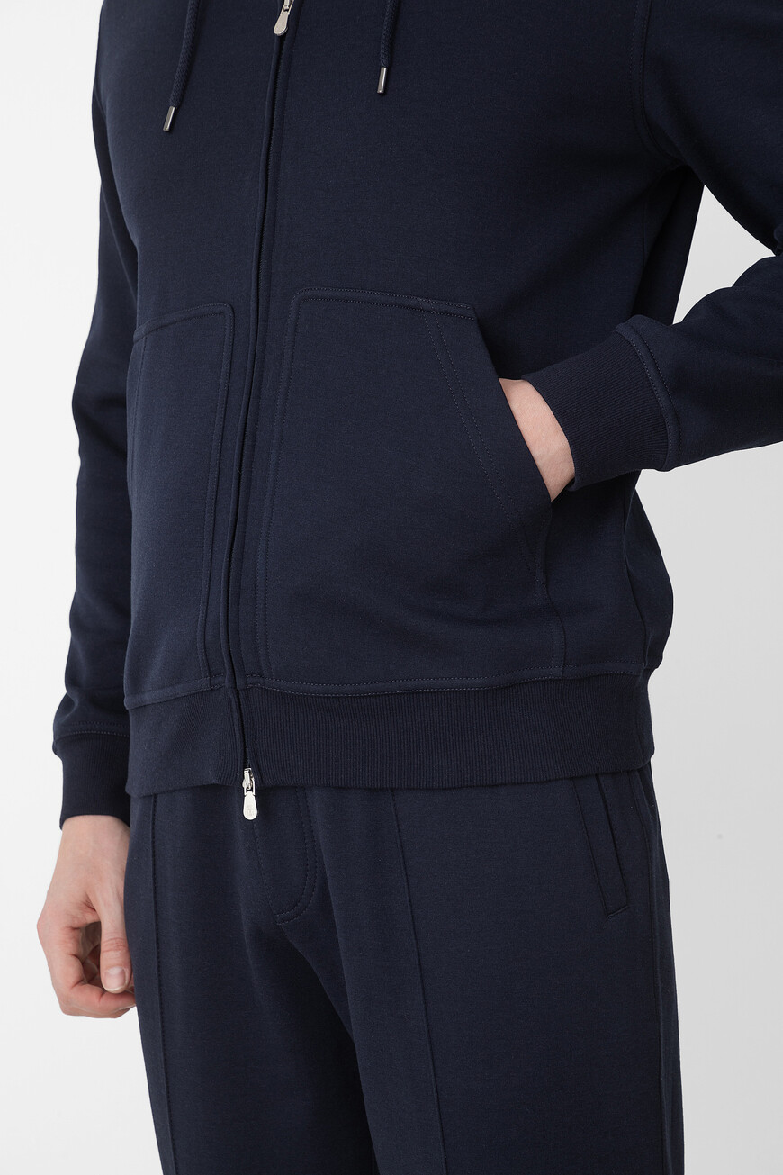 Товар серого цвета по низкой цене