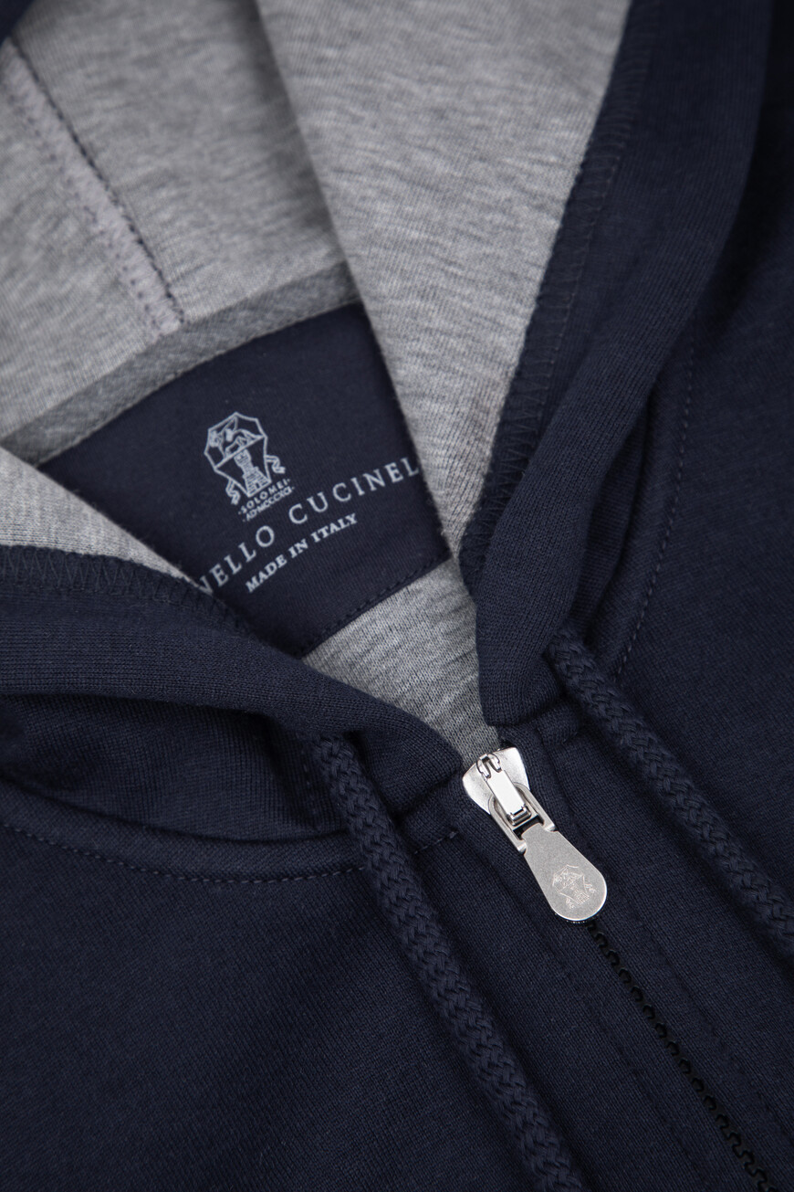 Продукция для мужчин по распродаже