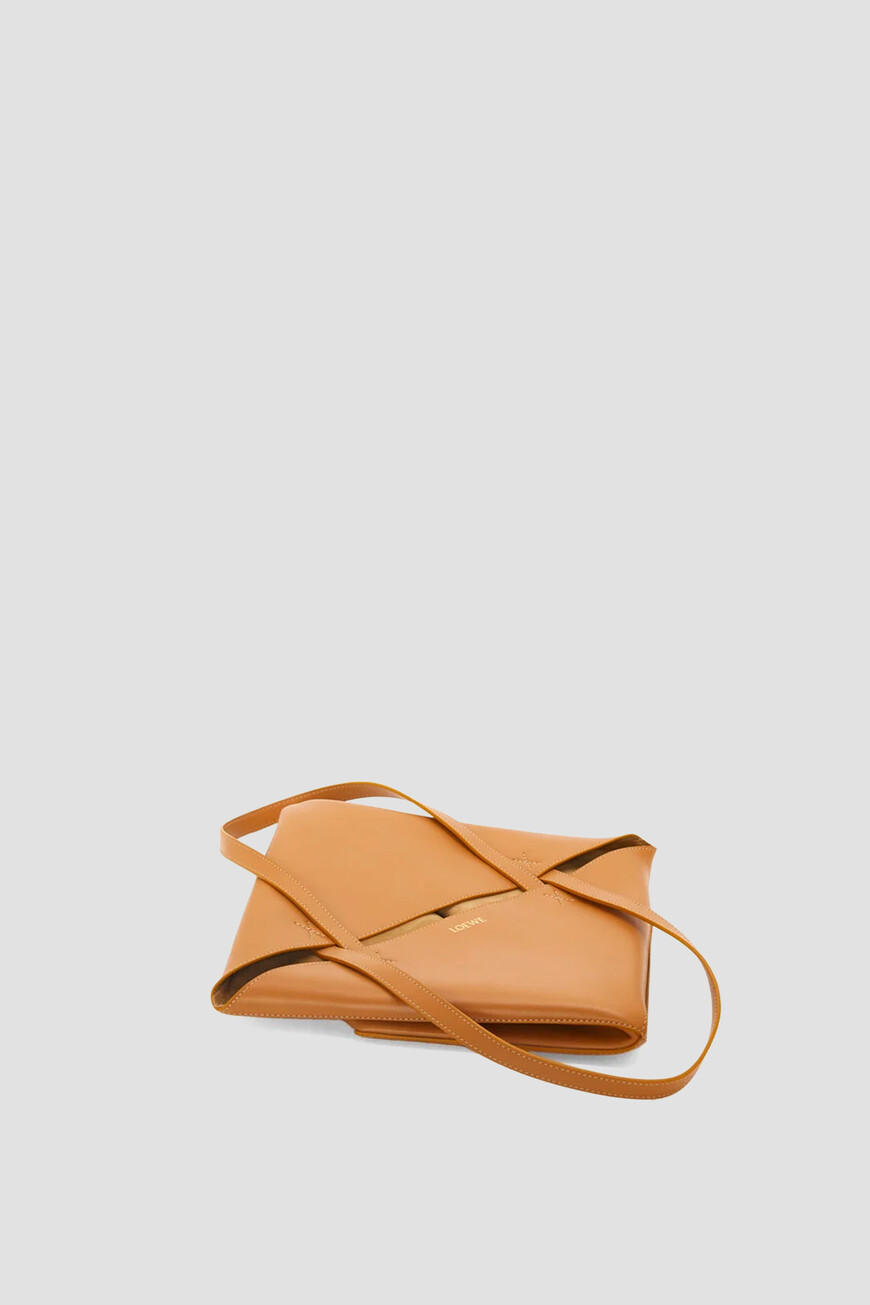 сумка  модель puzzle fold A657G50X01 2586 на официальном сайте