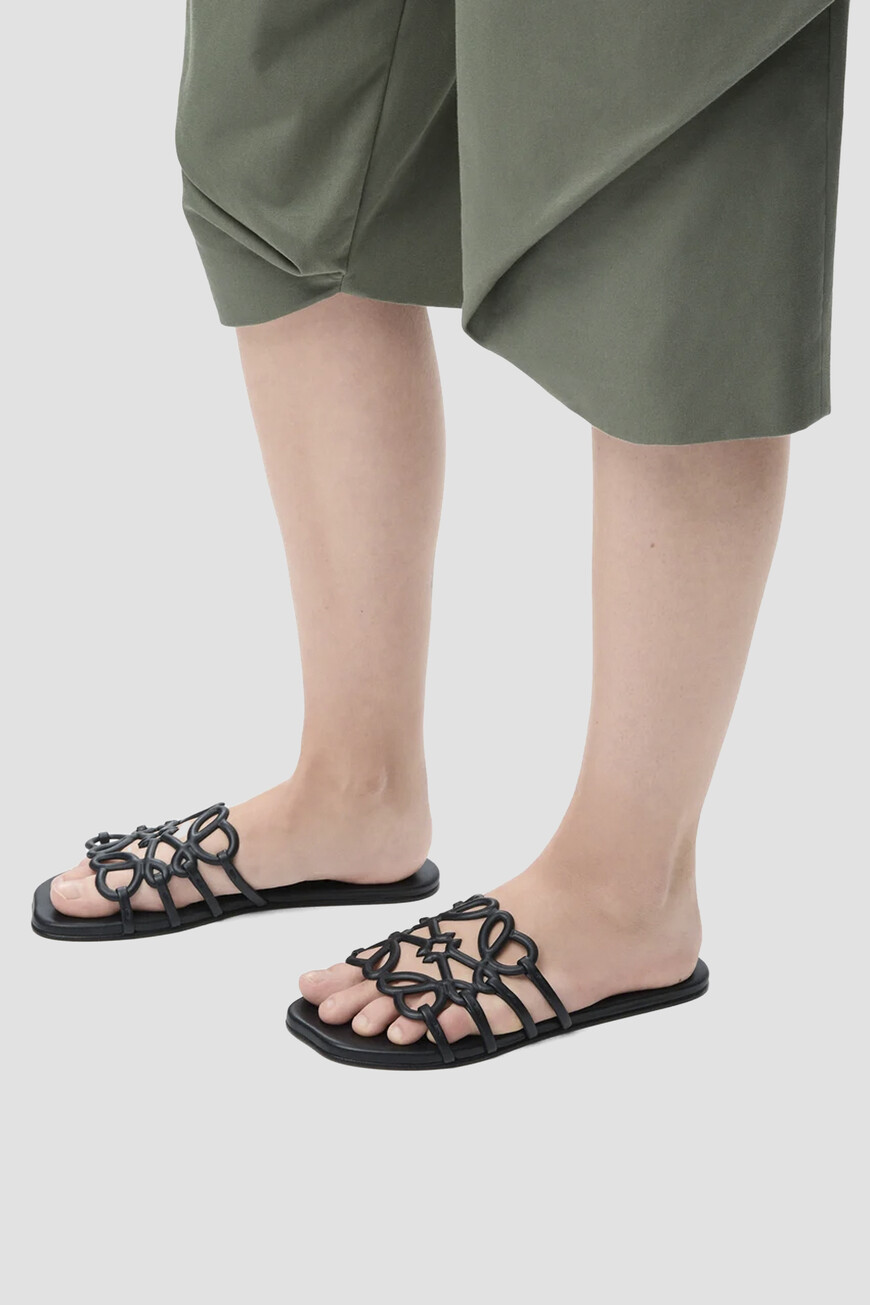 шлепанцы  модель petal anagram LLSP465X08 1100 по акции