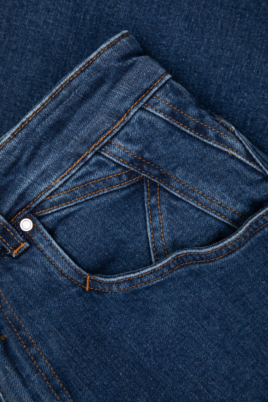 джинсы  модель sartorial DJ53102K0930F02007 на официальном сайте