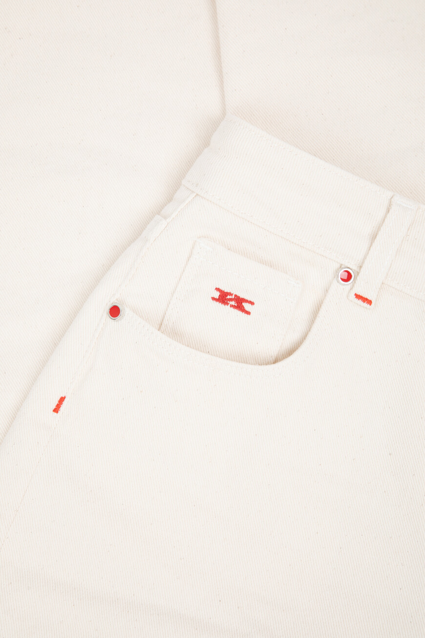 джинсы  DJ54101K0928F04006 на официальном сайте