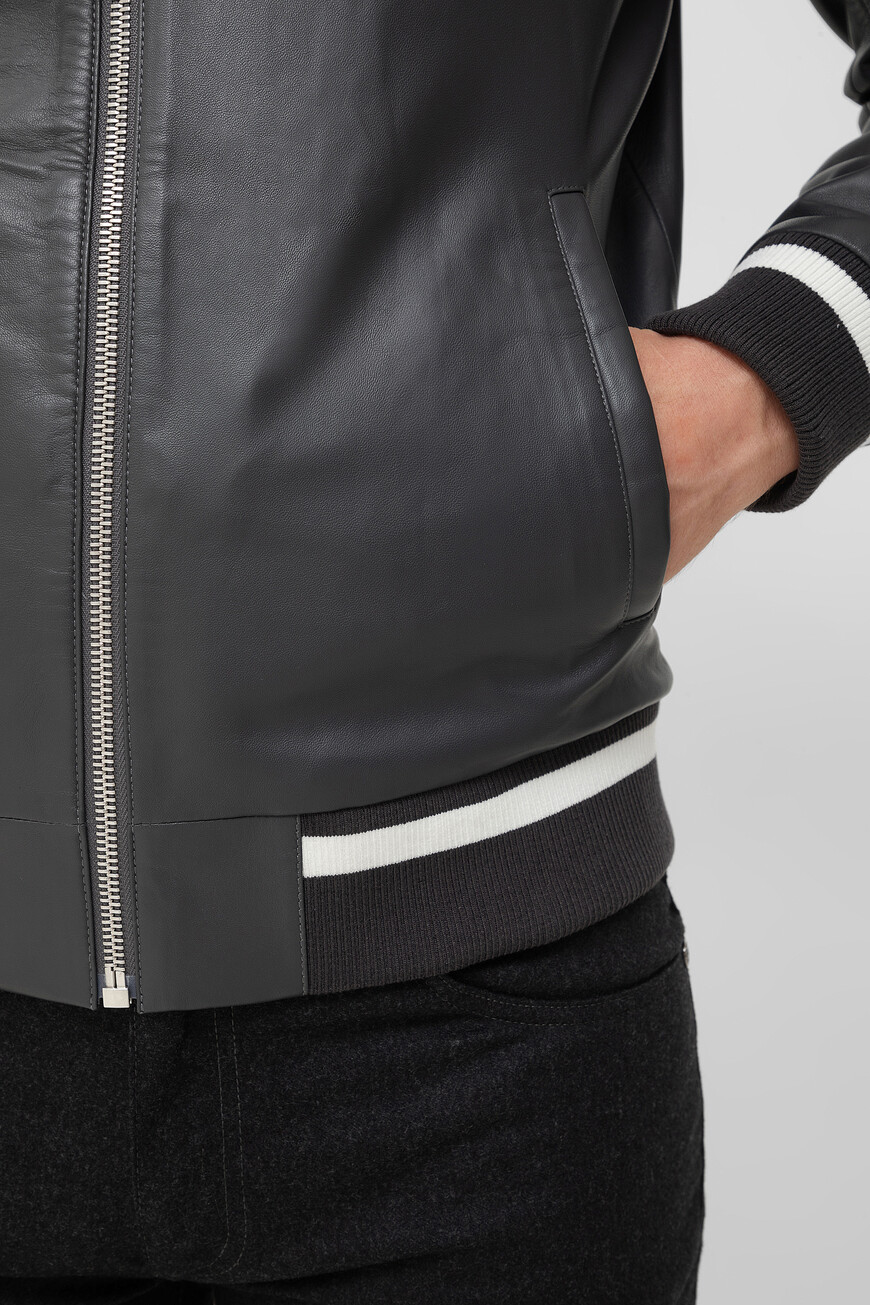 Товар серого цвета с внутренней стороны