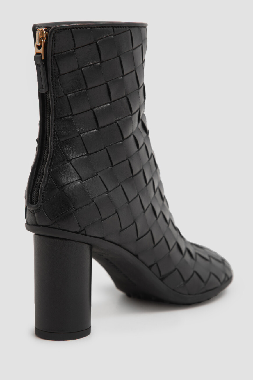 ботильоны  модель atomic 811087 V2ED0 1000 по распродаже