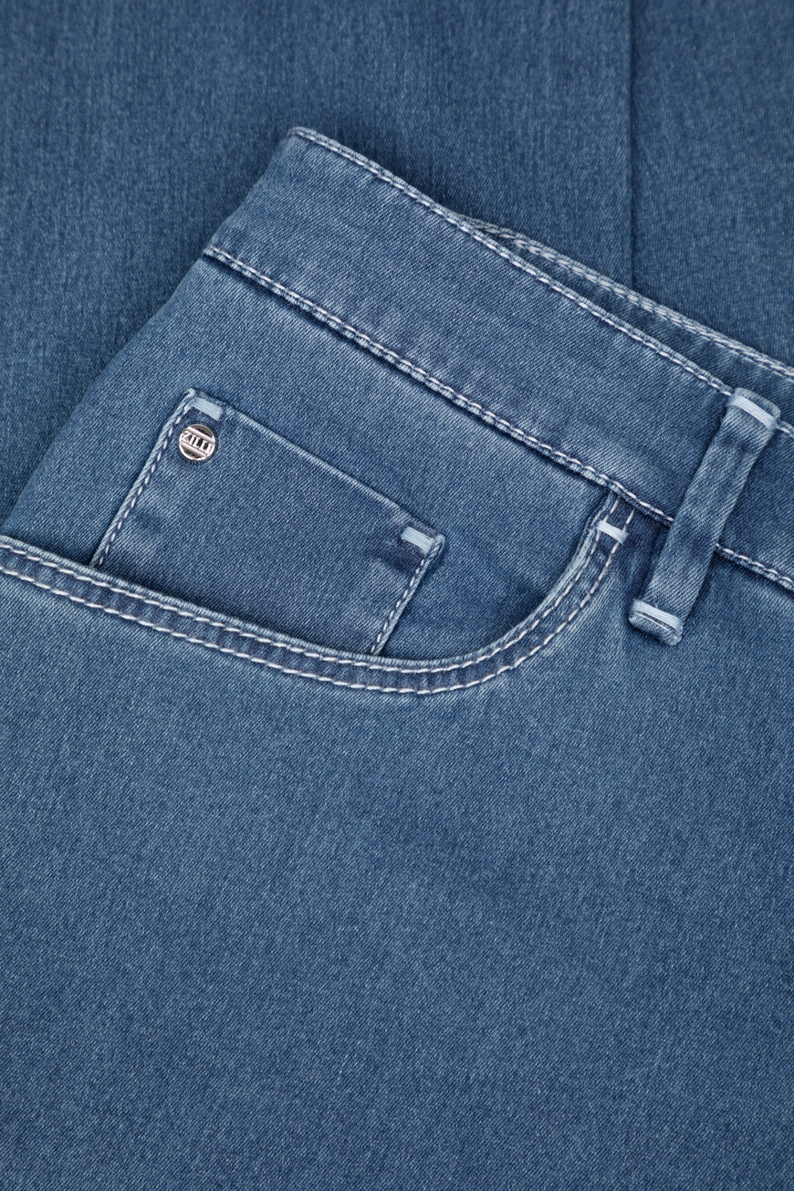 джинсы  J5T004M0440VZLL00 N072 на официальном сайте