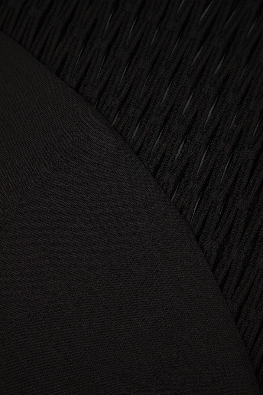 платье  модель skater AA9R2629K003A 995 на официальном сайте