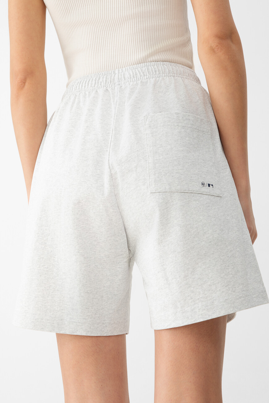 шорты sporty&rich модельyankees ivy SH039623660GY03 по низкой цене