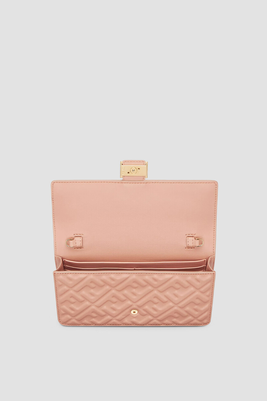 сумка  модель on chain baguette 8M0498 AAJD F1SK3 со скидкой