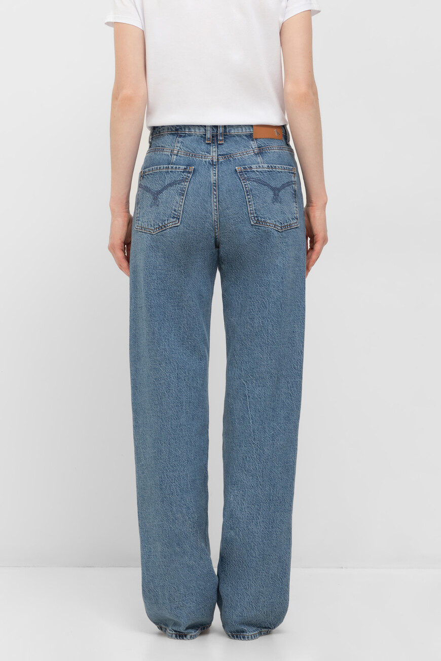 джинсы  модель из коллекции essential 8P0692_D1WZB CA48 по акции