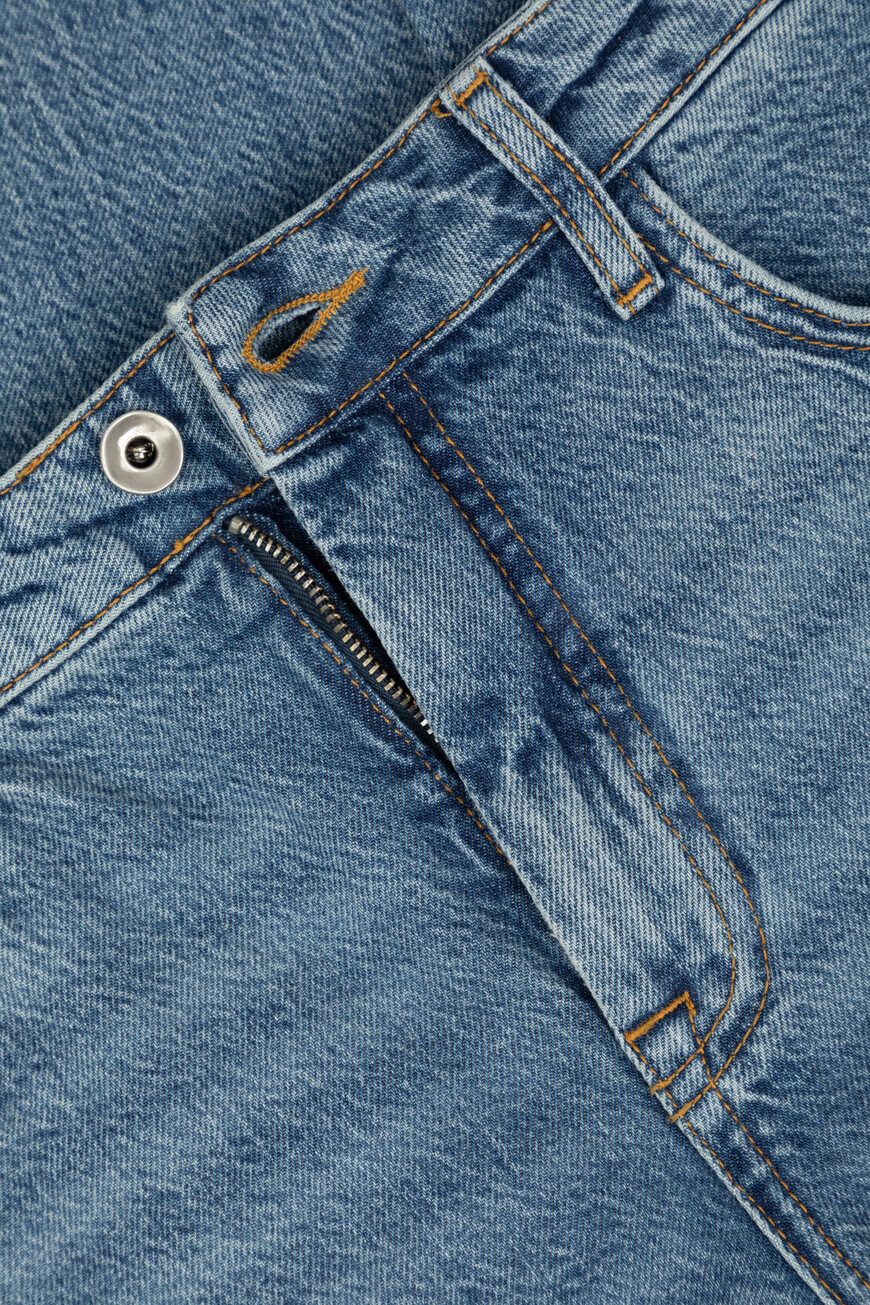 джинсы  модель из коллекции essential 8P0692_D1WZB CA48 по распродаже