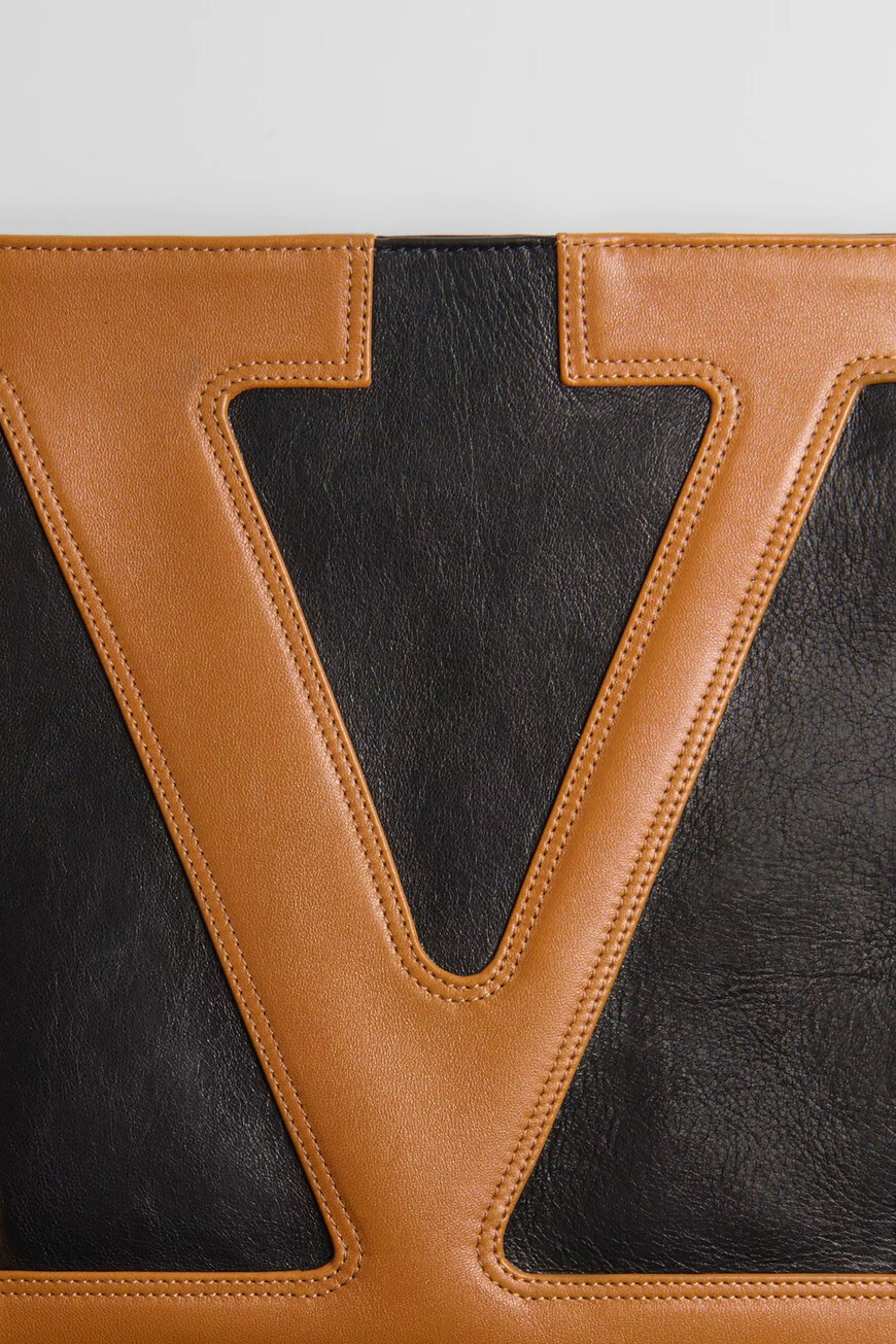 сумка  модель viva superstar 6W2B0R13PTJ RFA на официальном сайте