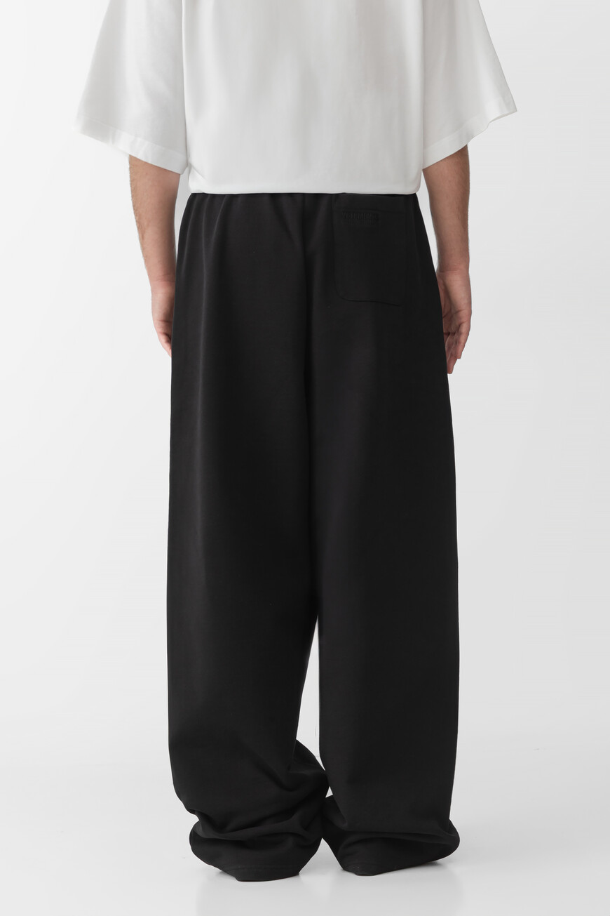 брюки  модель из лимитированной коллекции UA66SP630B 1302 BLACK по акции