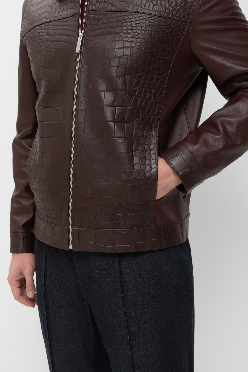 Товар бордового цвета с внутренней стороны