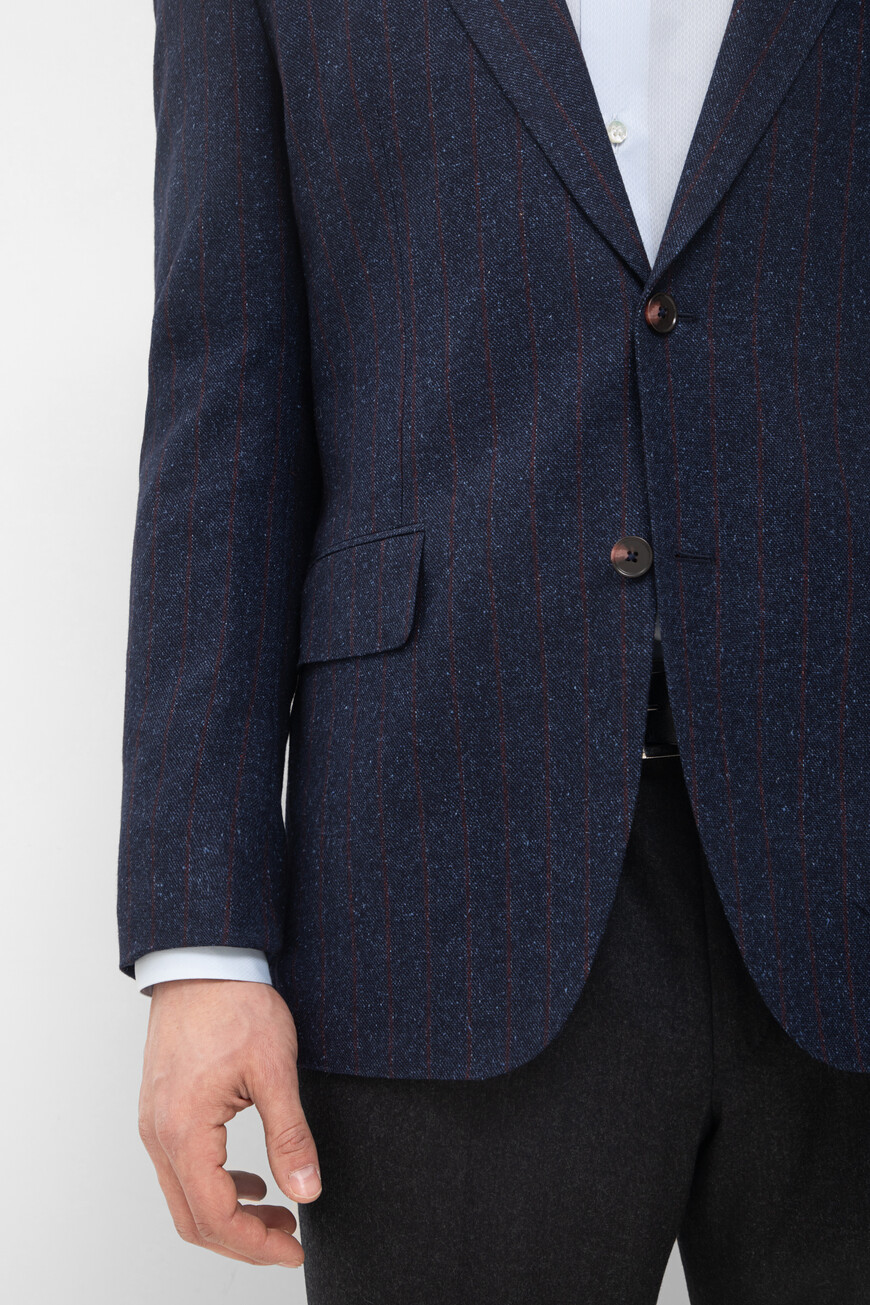 Товар синего цвета с внутренней стороны