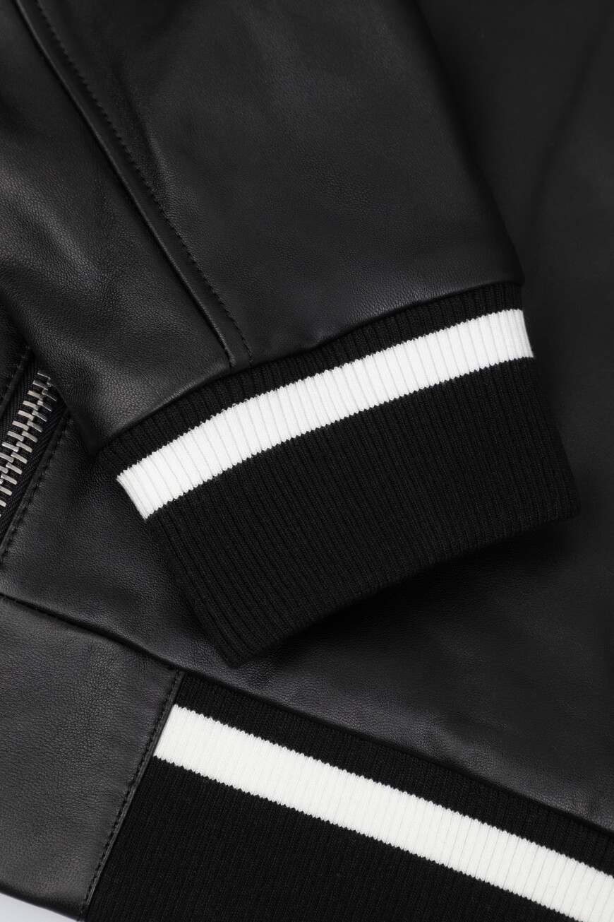 бомбер  для взрослого возраста с изнаночной стороны