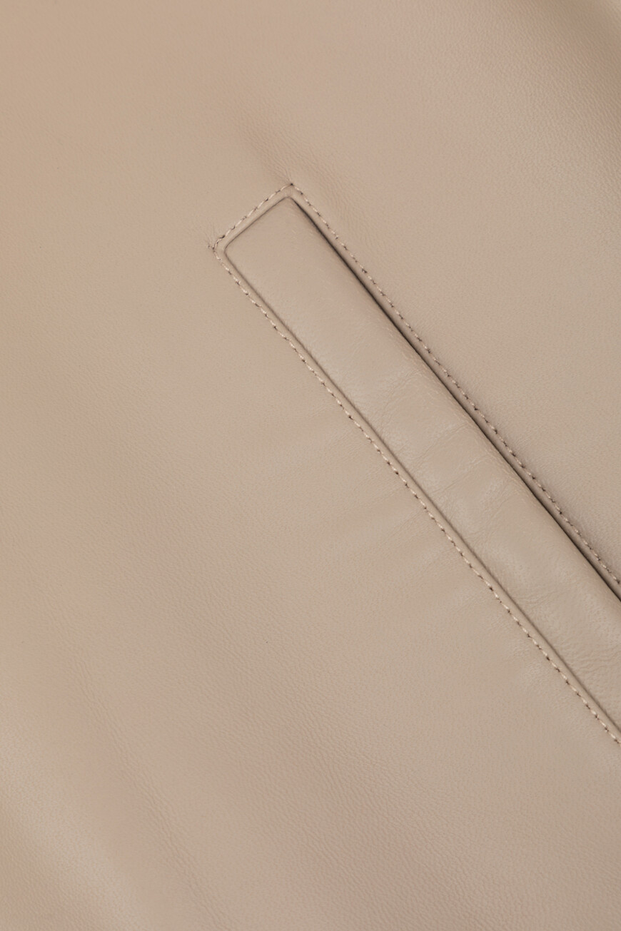 бомбер  для взрослого возраста с изнаночной стороны