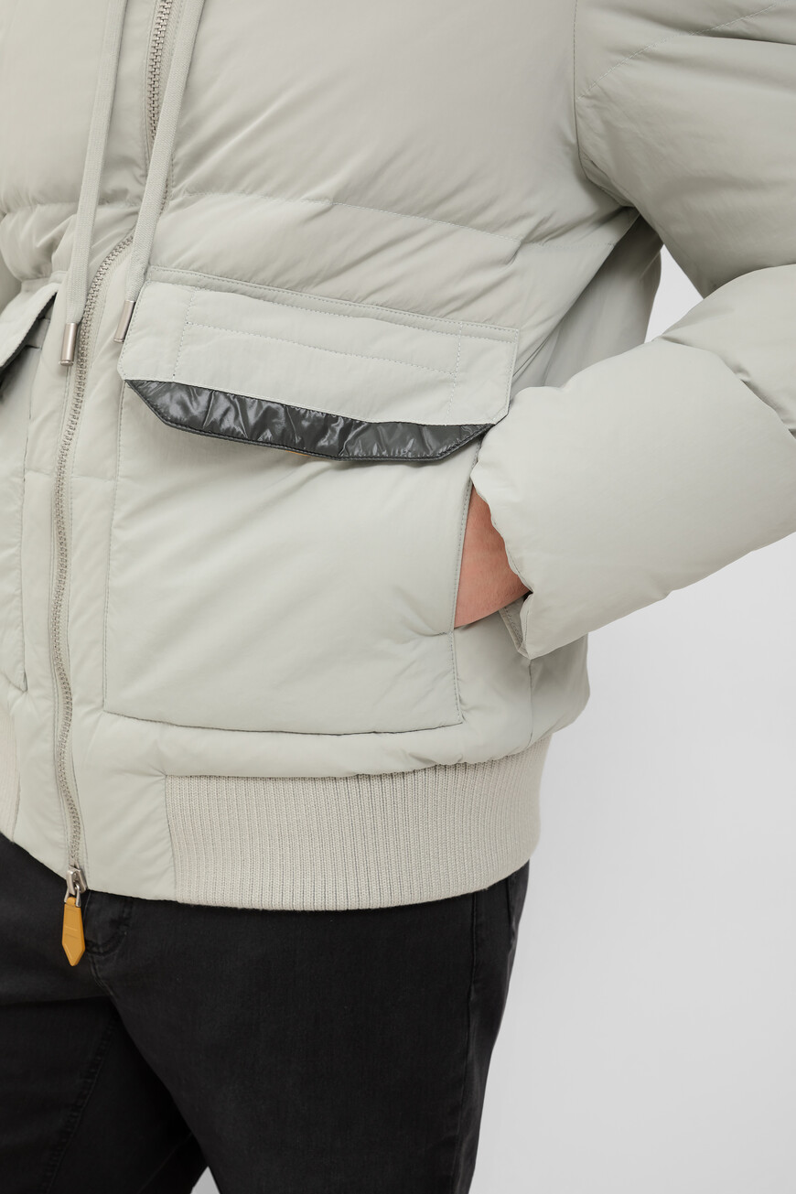 Товар серого цвета с внутренней стороны