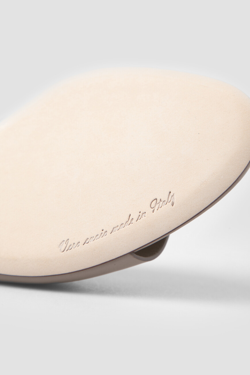 шлепанцы  модель из линейки bianca CQ0436 AY329 8I399 на официальном сайте