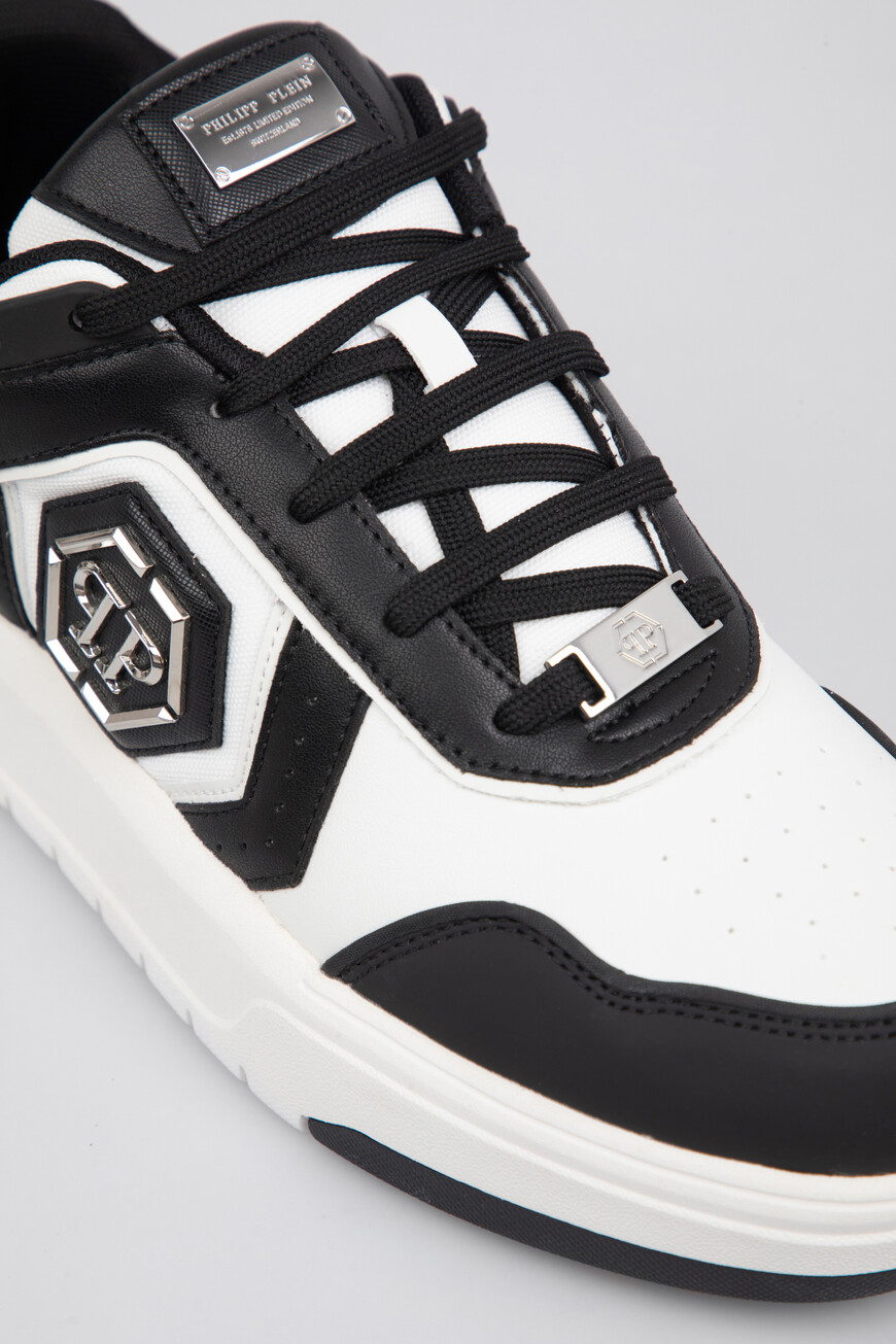 сникеры  модель lo-top sk8r SAES USC0766 PTE120N 02 со скидкой