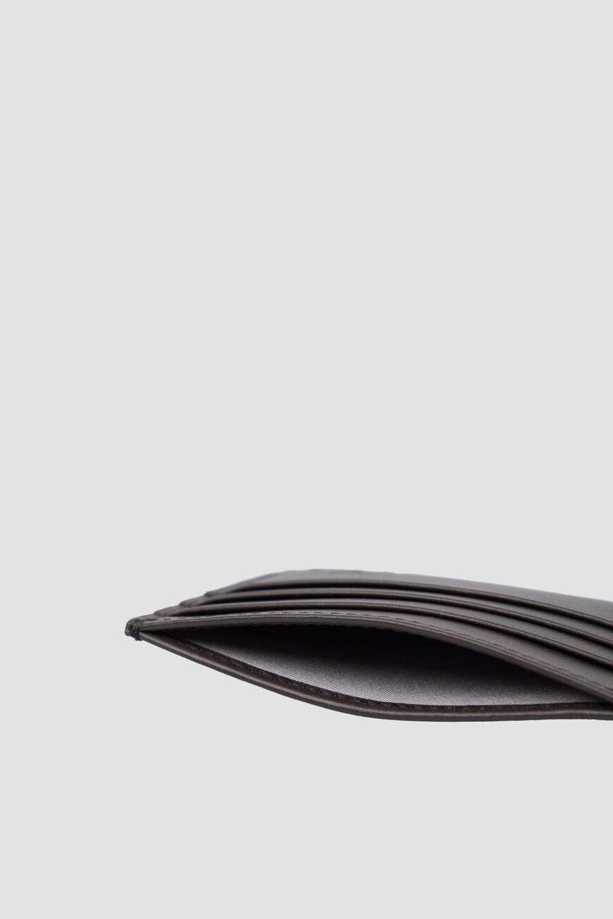 Товар коричневого цвета по низкой цене