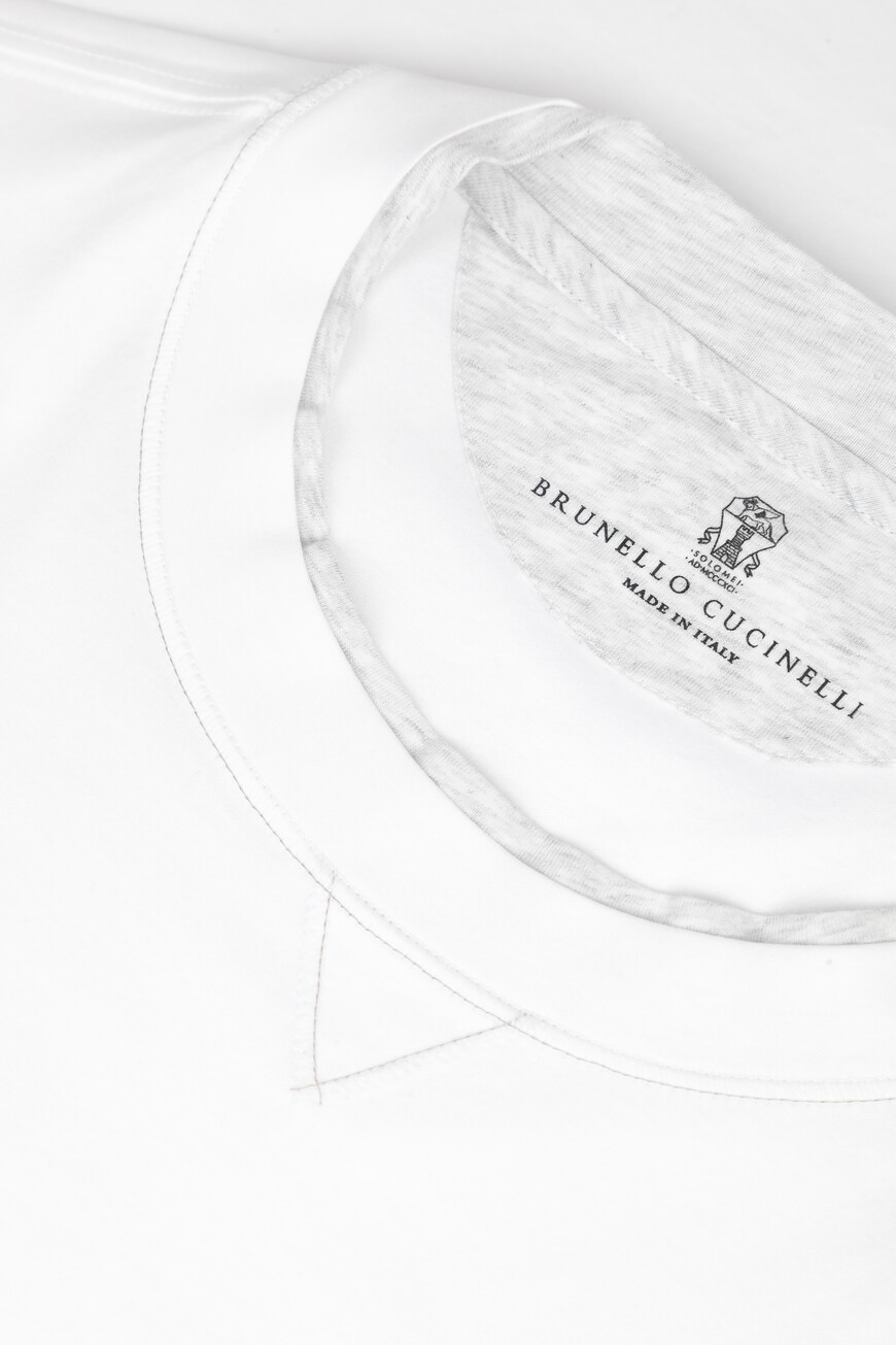 футболка  модель из капсульной коллекции travelwear M0B137451G CW787 со скидкой