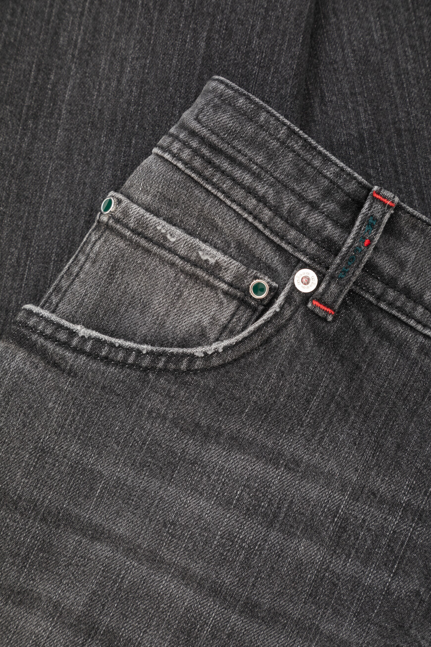 джинсы  UPNJSK0114H02001 на официальном сайте