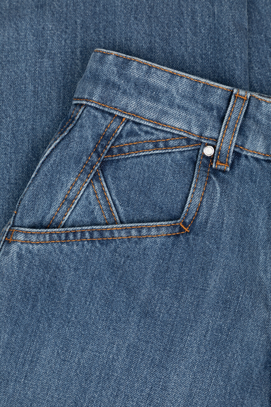 джинсы  DJ53102K0509H06008 на официальном сайте