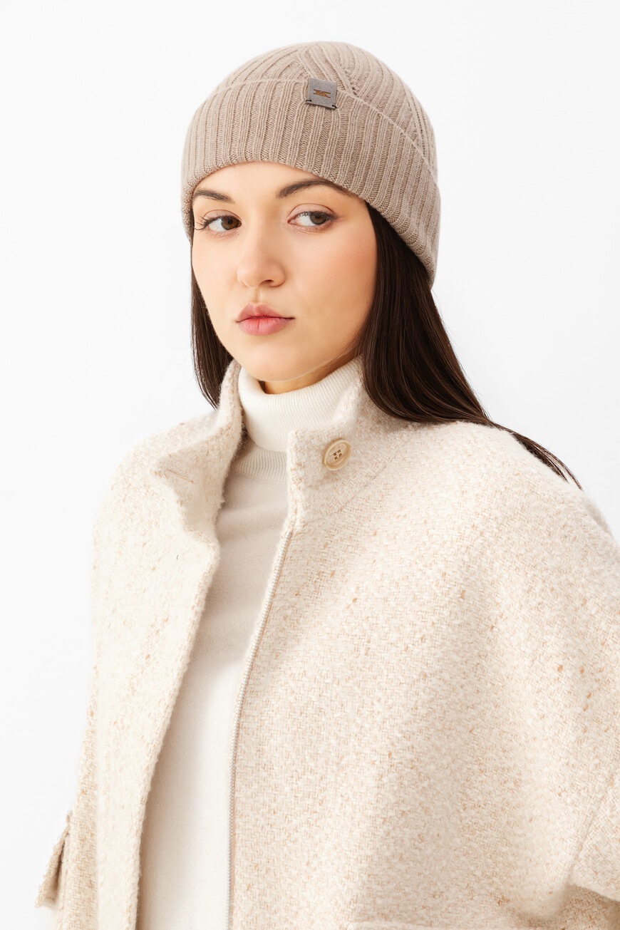 шапка  D60762K0521F17001 по акции