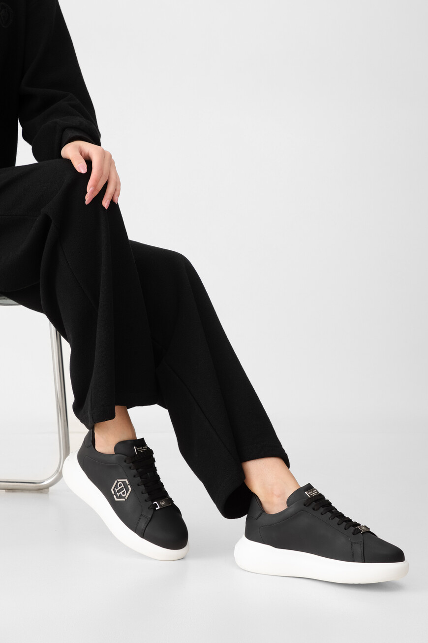 сникеры  модель lo-top new basic hexagon FAES USC0804 PLE075N 02 по акции