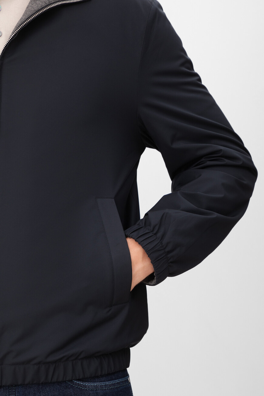 Товар синего цвета с внутренней стороны