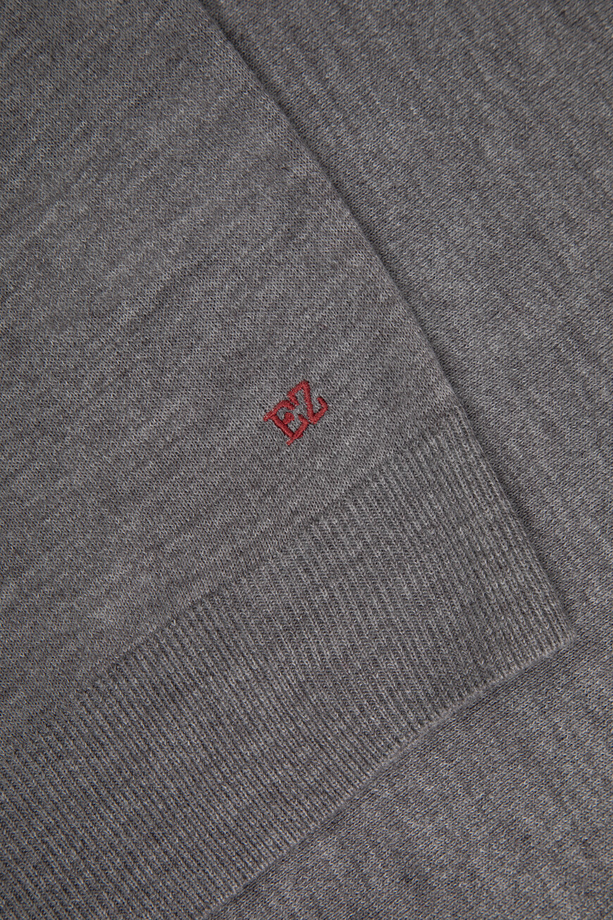 свитер  TRKB04-700 на официальном сайте