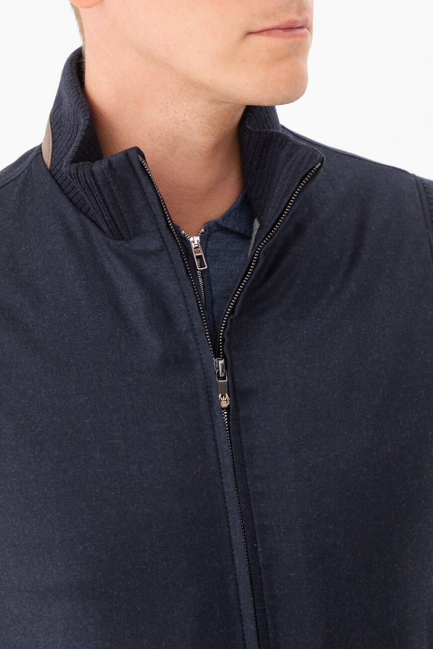 жилет  Y1 52F LP 003-200 со скидкой