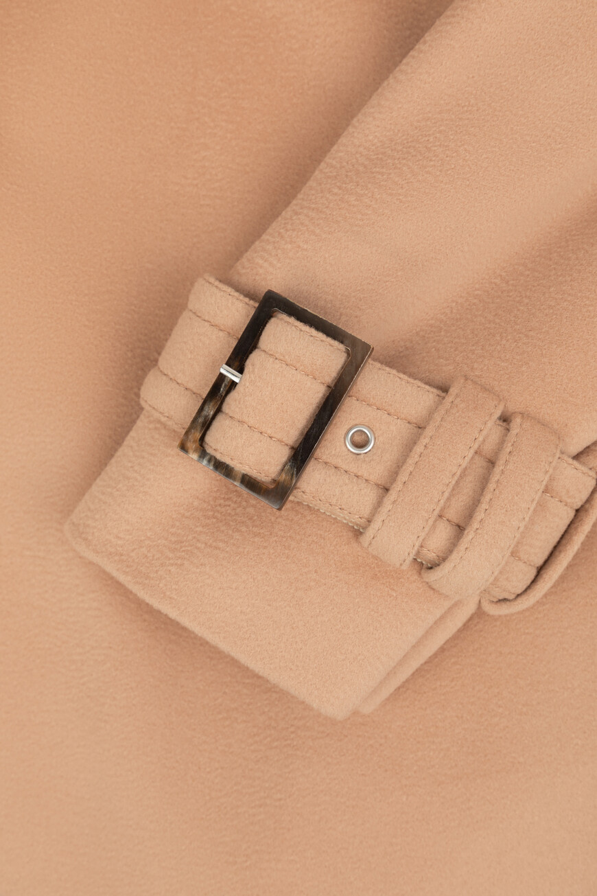 пальто  универсального стиля с лицевой стороны