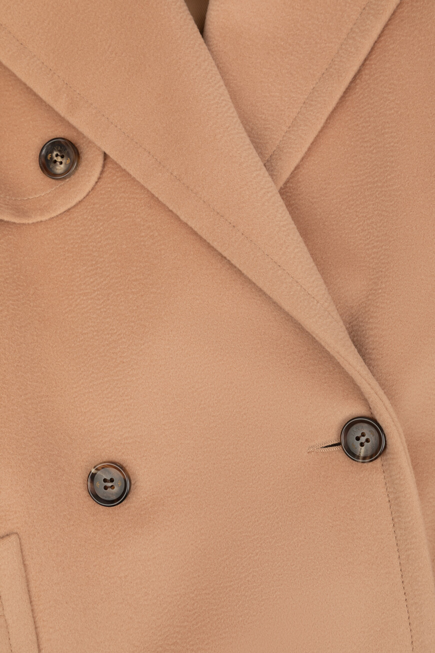 пальто  для взрослого возраста с изнаночной стороны