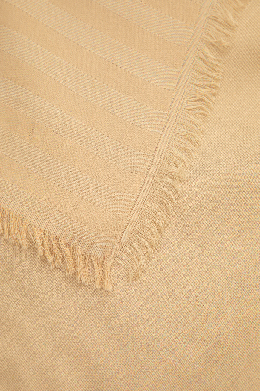 Товар бежевого цвета по низкой цене