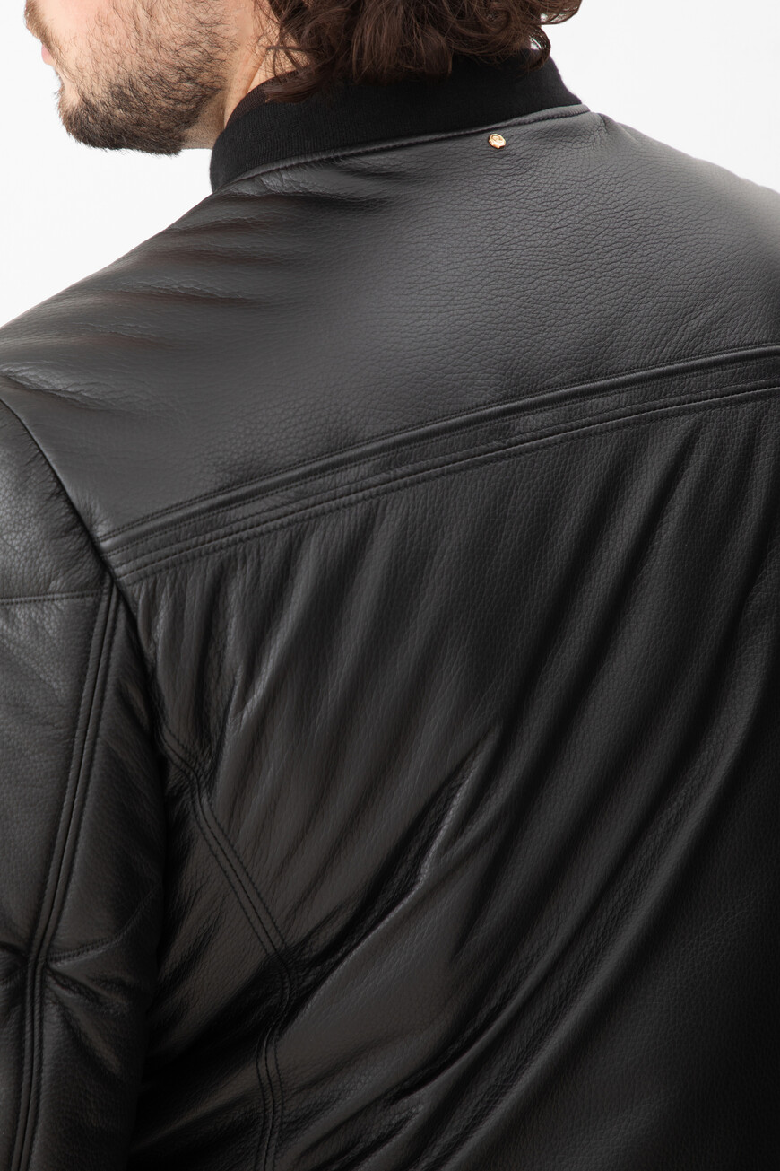 куртка  MZJ9400100 CEL01 N999 со скидкой