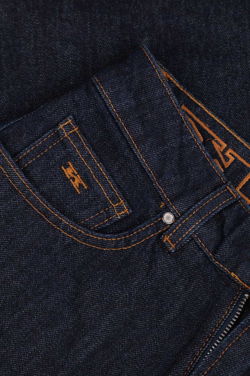 джинсы  DJ60102K0509H02001 на официальном сайте