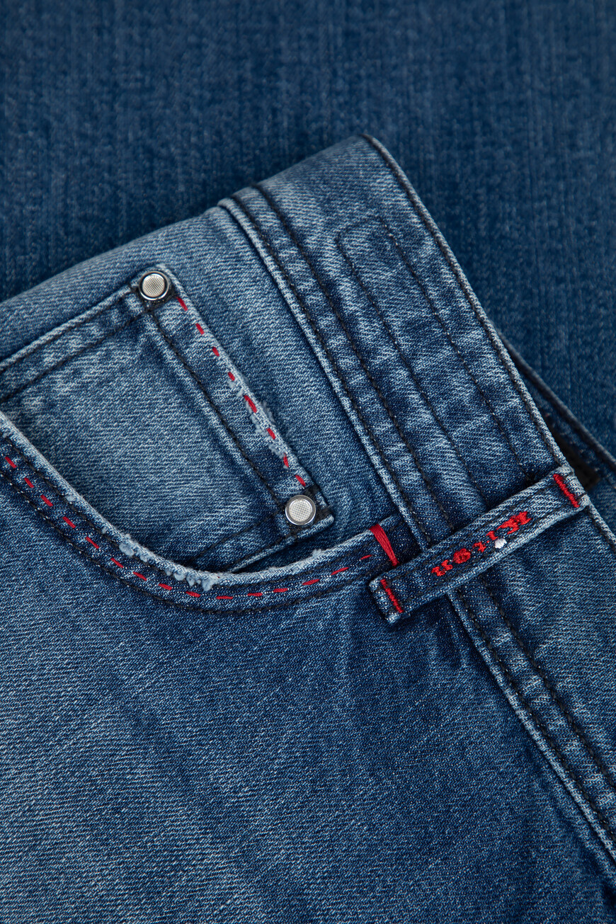 джинсы  UPNJSK0115H02000 на официальном сайте