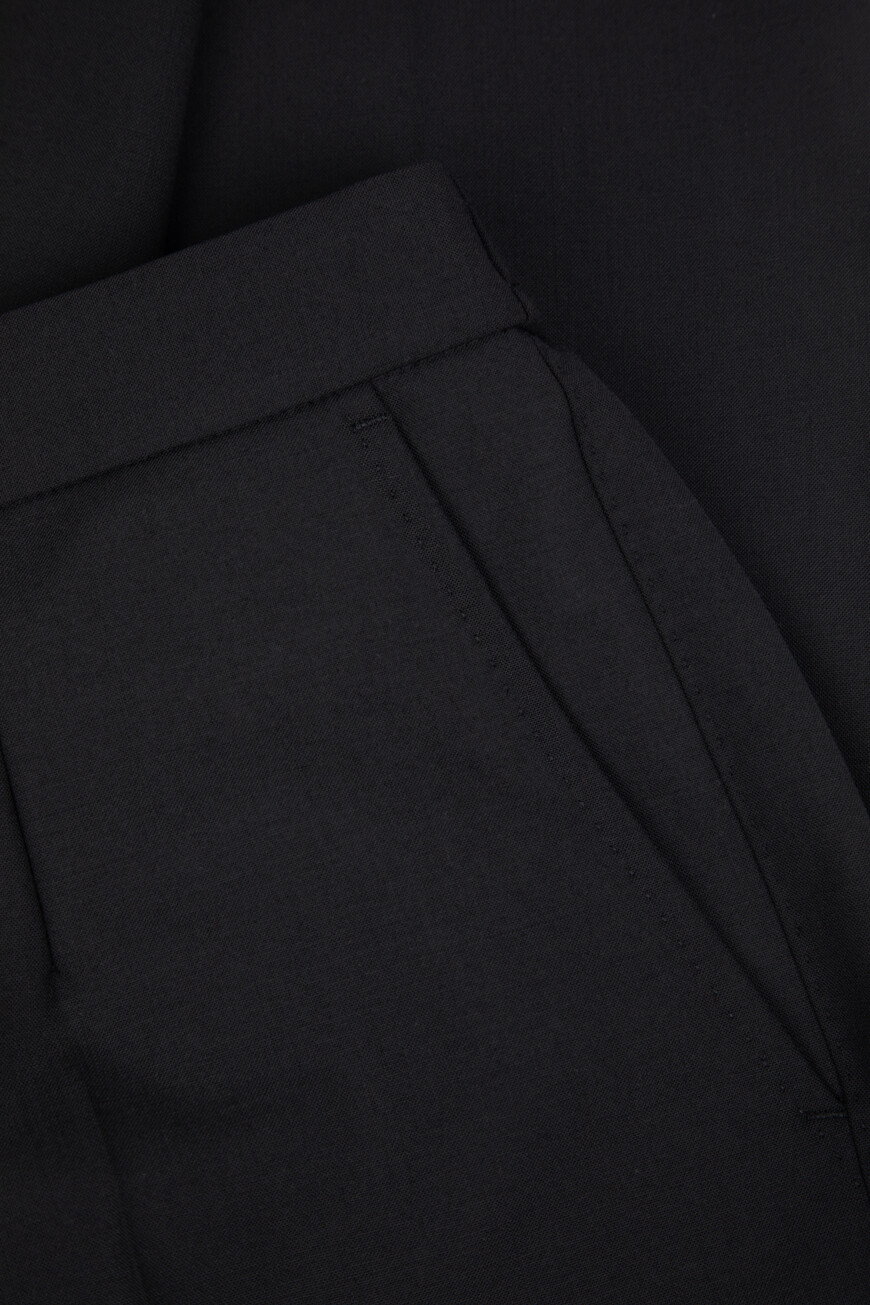 брюки  модель из коллекции essential GW13EZ FURIR N0000 на официальном сайте