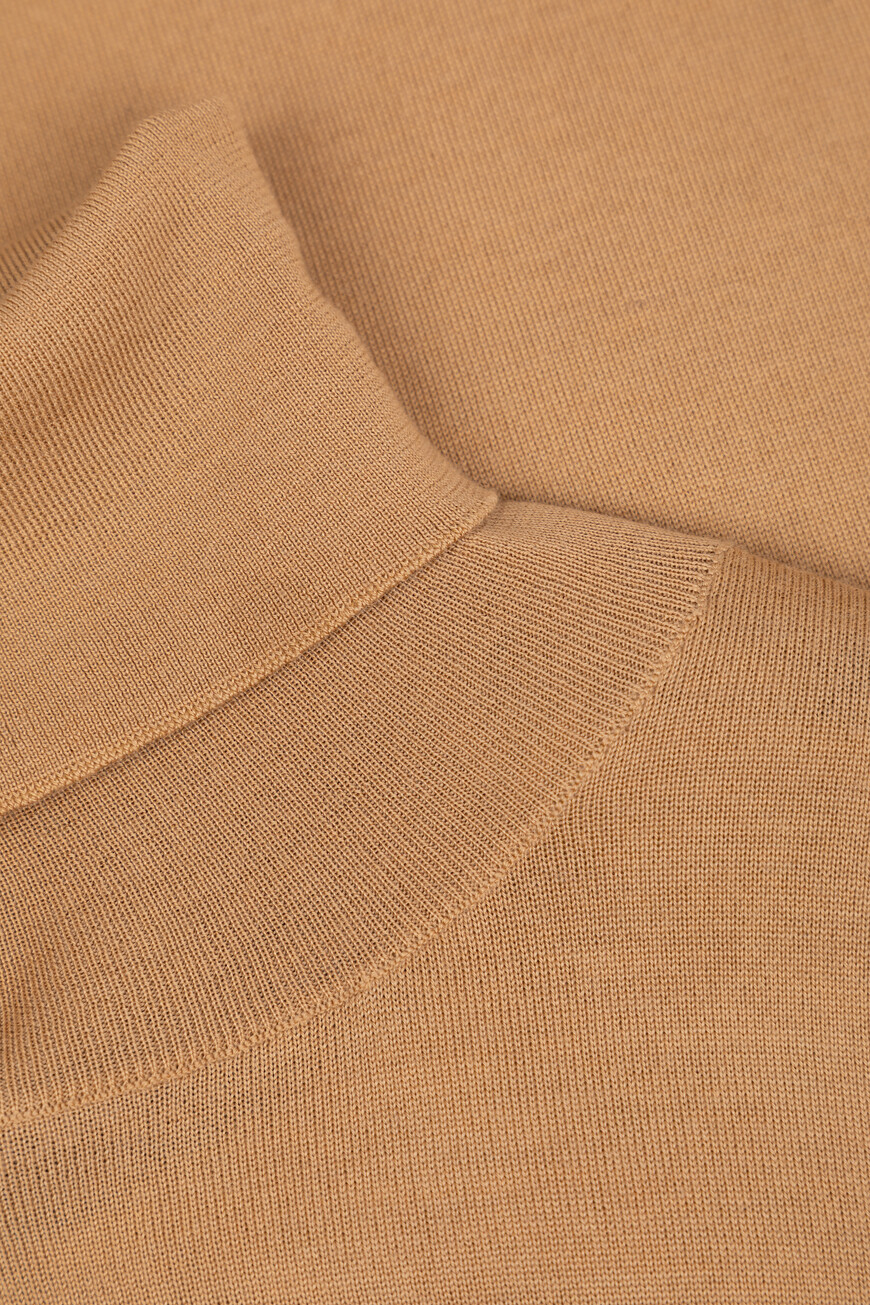 водолазка  GXW05T JCVZS M0851 на официальном сайте