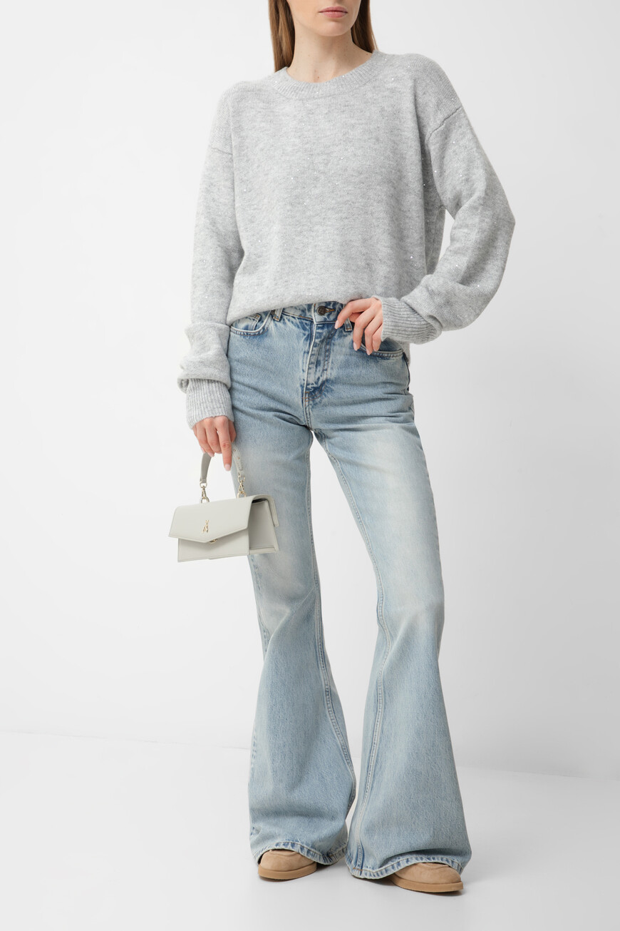 Товар серого цвета с внутренней стороны