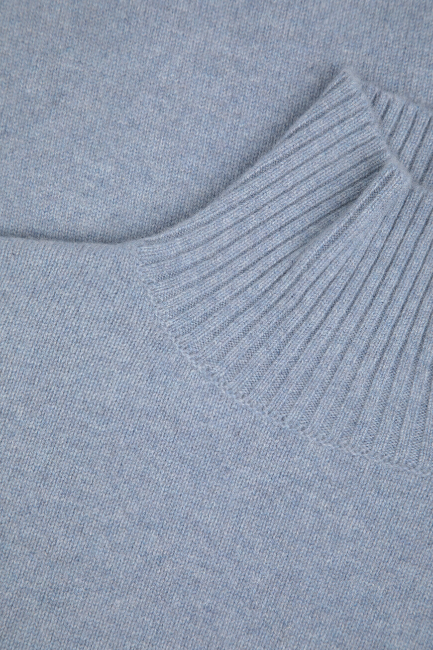 свитер  YD020203.0032.000510.00.23 со скидкой