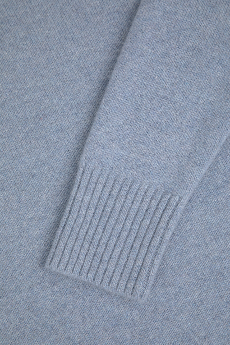 свитер  YD020203.0032.000510.00.23 на официальном сайте