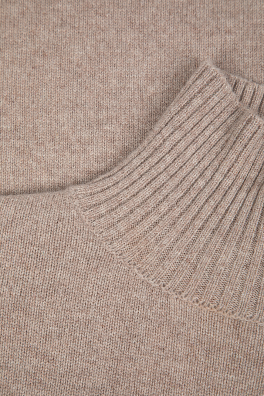 свитер  YD020203.0032.000650.00.23 со скидкой