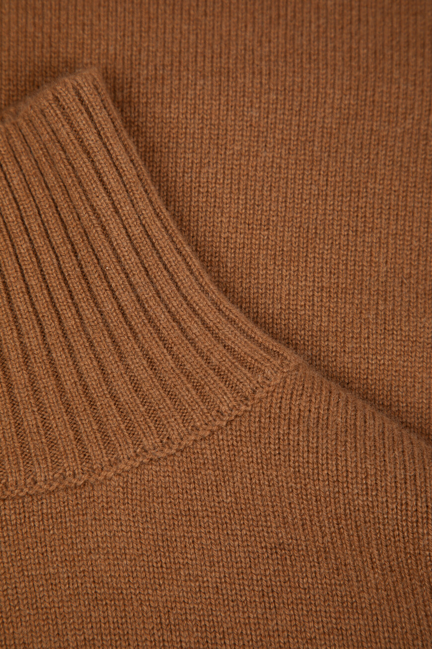 свитер  YD020203.0032.000800.00.23 со скидкой