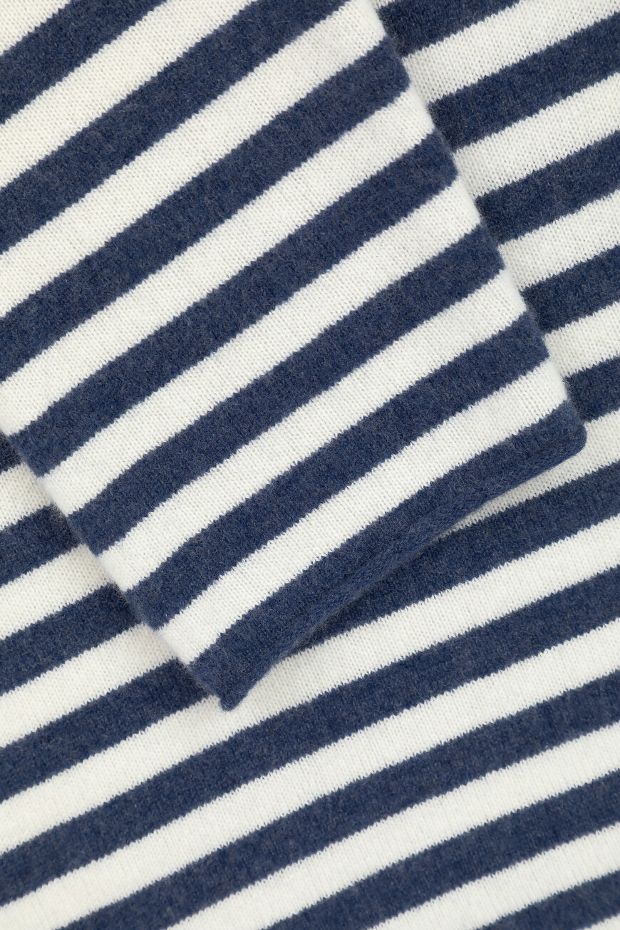 лонгслив  DM120104.0038.000100.00.24 на официальном сайте