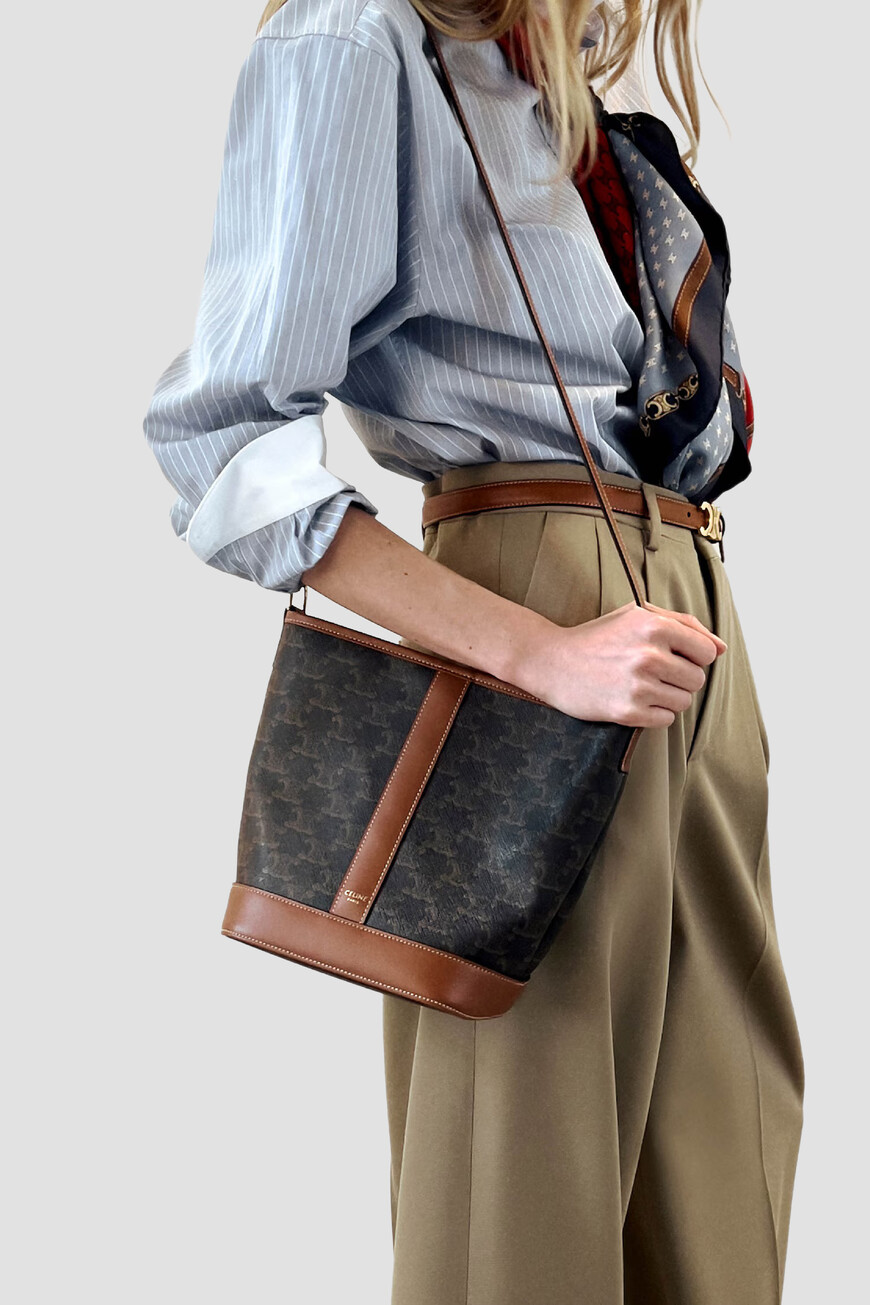 сумка  модель bucket из коллекции essentials 191442CAS.04LU по акции